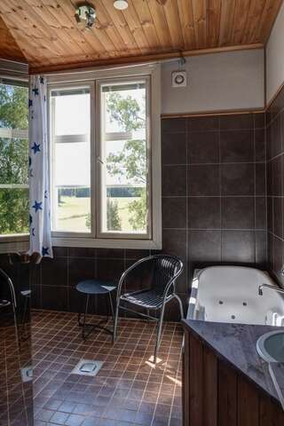 Гостевой дом Hostel Hellanmaa Hellanmaa Двухместный номер с 1 кроватью и общим туалетом-4